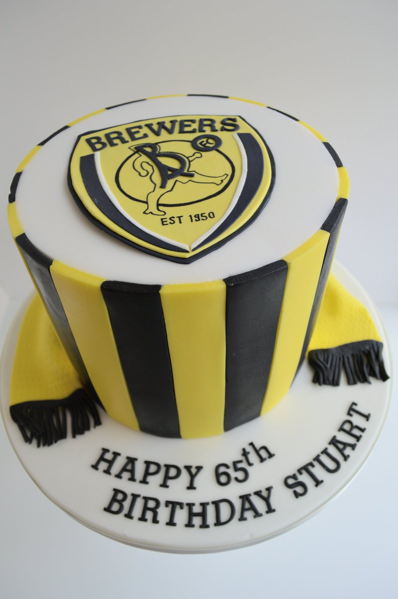 PrettyFancyCake's tweet image. A football cake for a Burton Albion fan, hope you had a brilliant Birthday Stuart! @burtonalbionfc #footballcake