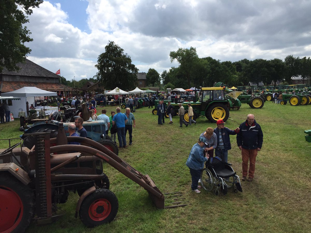 TiDeLutteLosser's tweet photo. Grote belangstelling @Oldtimershow in #Losser. Zeker voor diesel liefhebbers. Groot aanbod en aanverwante materialen https://t.co/UknrRYQJvy