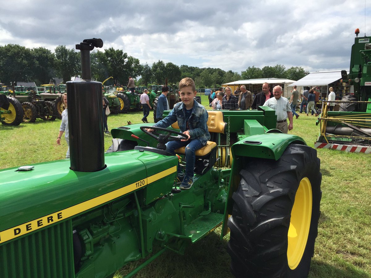 TiDeLutteLosser's tweet photo. Grote belangstelling @Oldtimershow in #Losser. Zeker voor diesel liefhebbers. Groot aanbod en aanverwante materialen https://t.co/UknrRYQJvy