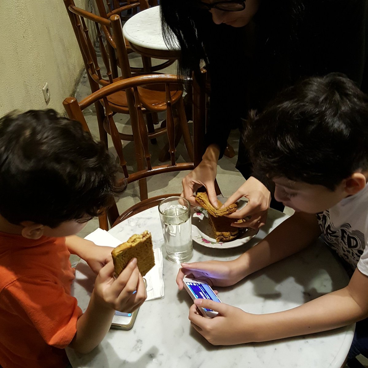 kopitigalima's tweet photo. Pasti jadi rebutan, roti panggang choco di Kopi35.
#kopitiam #kopi #kopi35 #roti #rotibakar #rotipanggang #bandung https://t.co/PCWu2LxVBU