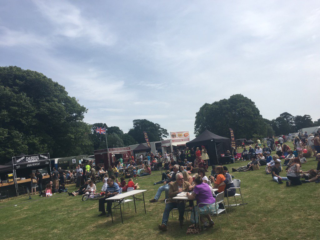 quexpark's tweet photo. Great family atmosphere in the sunshine :) #gearsofchange #foughtforfeedom #event #dayout #quex https://t.co/1pZOVkrL6p