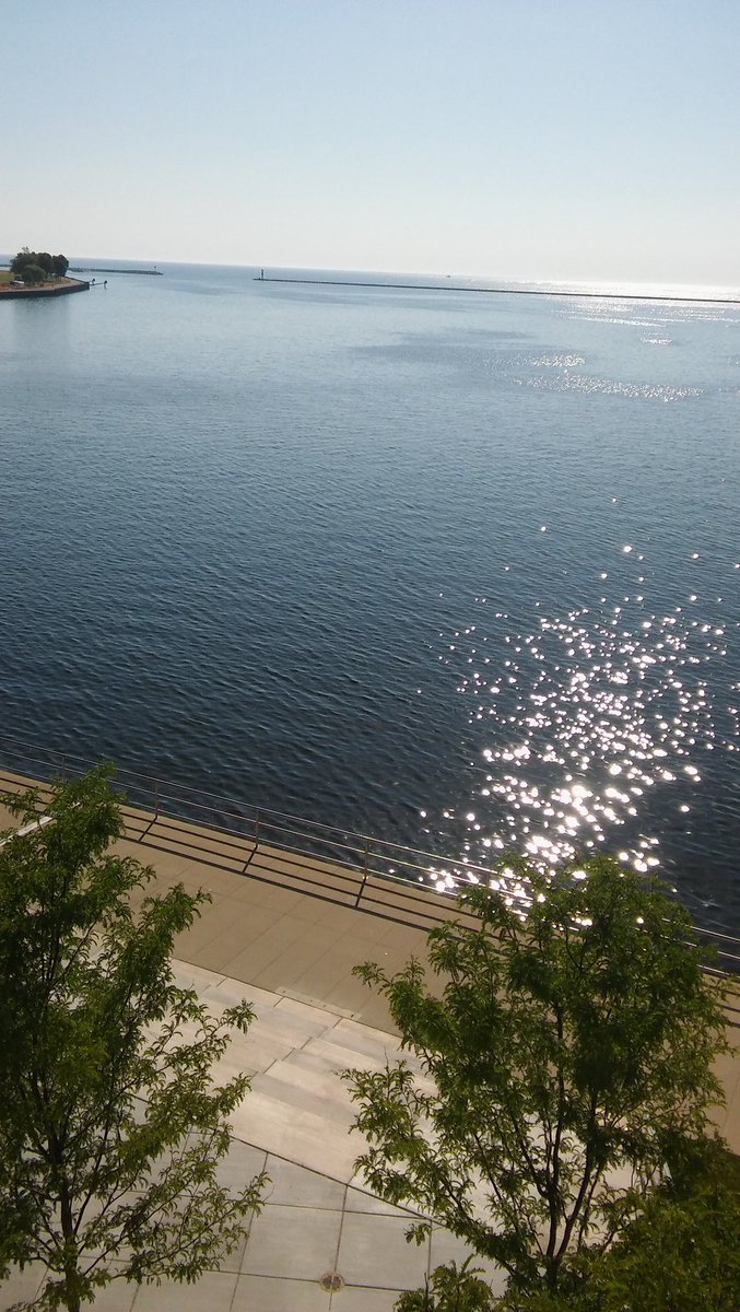jamie_yoga's tweet photo. My church this morning #mke #lakemichigan sparkling like crystals. #WeAreBlessed https://t.co/TpG5FgwW6Y
