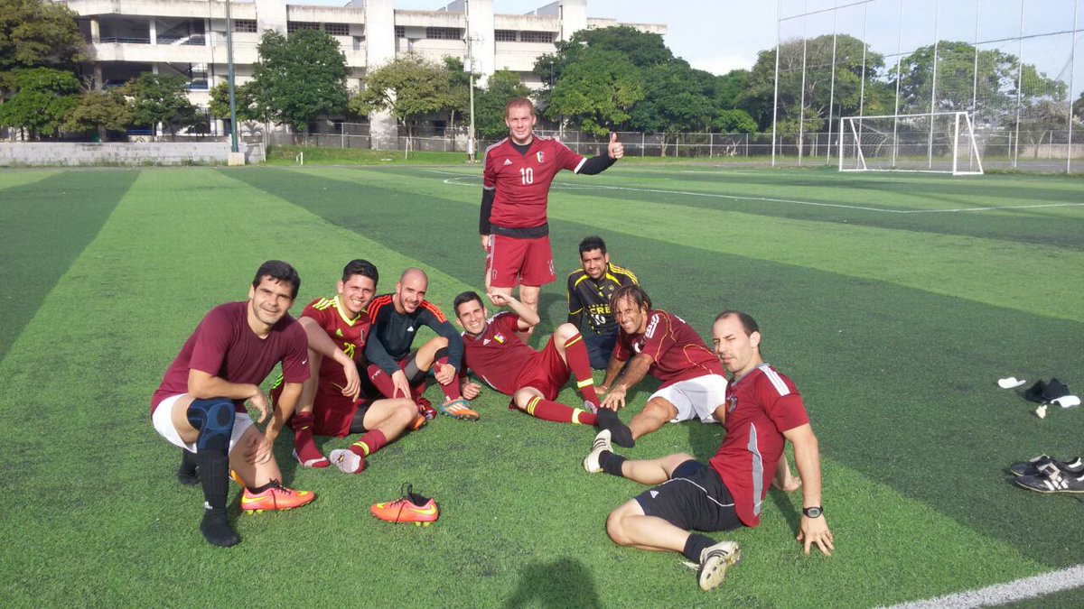 Medicos-Vinotinto tweet media