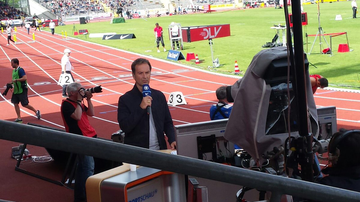 Jetzt geht die #ARD mit Moderator Claus Lufen live auf Sendung. #Leichtathletik-DM in #Kassel (mic) https://t.co/OGzfcFKHm6