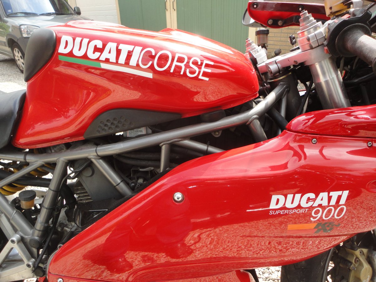 restauroarch's tweet photo. @DucatiClubRace ken je nog iemand die op zoek is naar deze? bwjr2000, kmst39.456 please rt (voorband=versleten) https://t.co/7Hh5JYu1SU