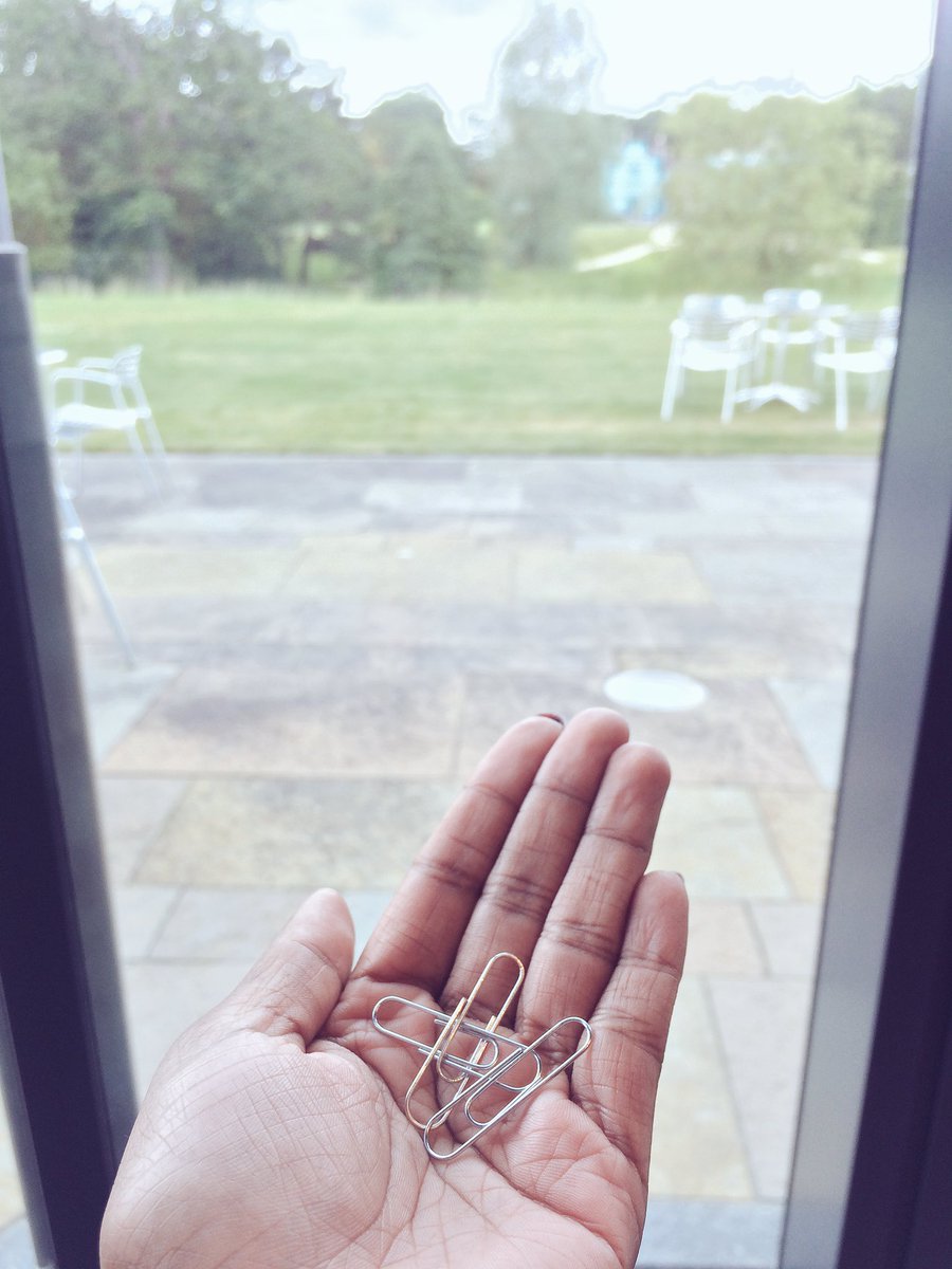 SepaliDeLima's tweet photo. Paper clips for the nerves #theheatsareon #bankofAPIs #RBShackathon https://t.co/sNw9hLVAAP