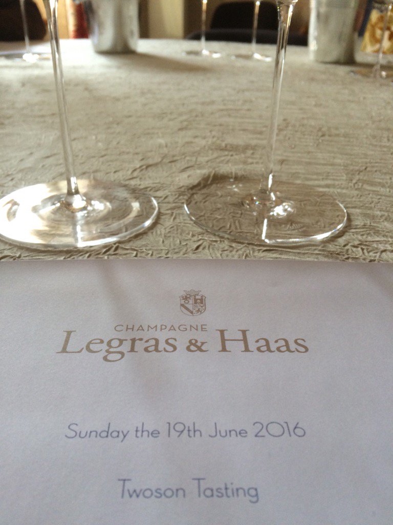 LarsTorstenson's tweet photo. Sunday tasting, looking 4 a new champagne 4 Twoson Club #thetorstensonhanzoncollection #legrasethaas #Champagne https://t.co/1BsIfp6LXH