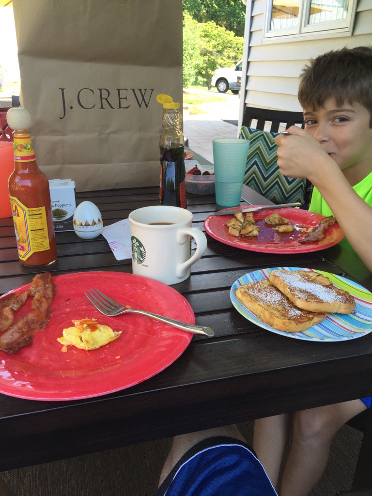 vhiguy's tweet photo. Father's Day brkfst on the patio w family. #dadlife https://t.co/FUhBugFpHa