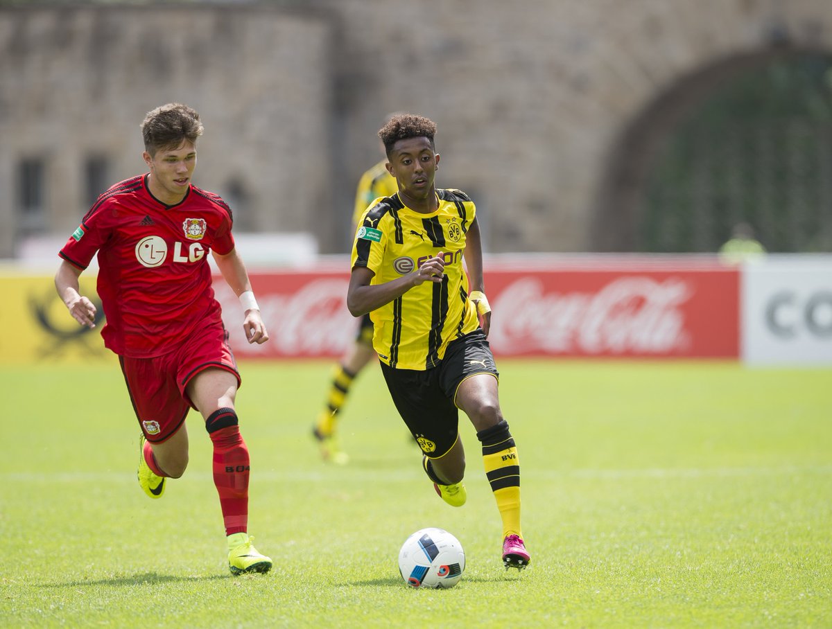BVB's tweet photo. U17 muss sich nach großem Kampf geschlagen geben #BVBU17 #BVBB04 https://t.co/g7544L322e https://t.co/MTD9fUOr0v