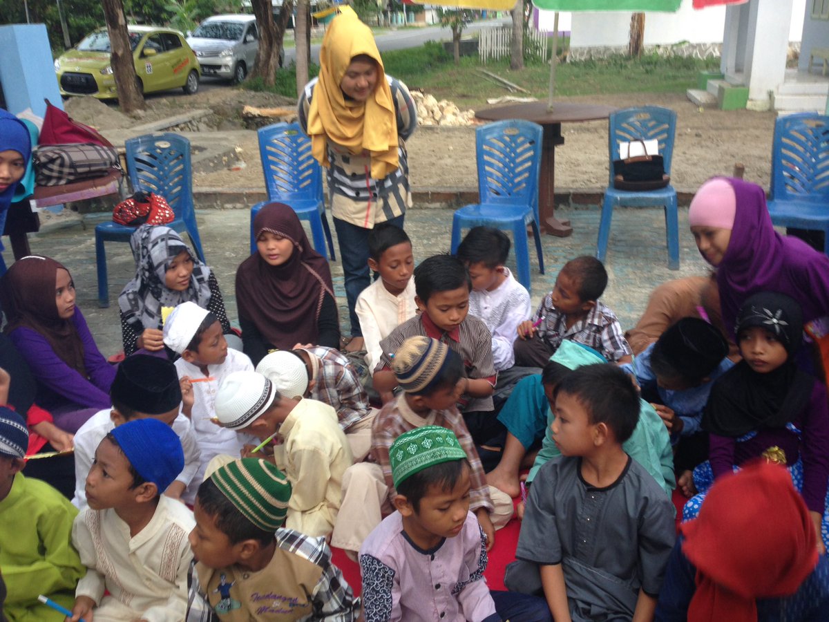 PerpusTaman's tweet photo. Senanya hari ini 19/6/2016 PerpusTaman Goes to Taman Tabongo barat dengan anak-anaknya yg luar biasa . https://t.co/csAW6Ysu1s