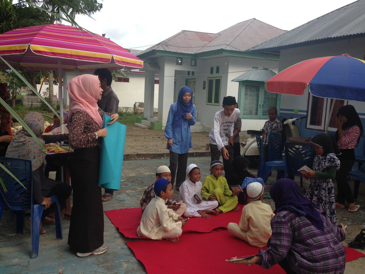 PerpusTaman's tweet photo. Senanya hari ini 19/6/2016 PerpusTaman Goes to Taman Tabongo barat dengan anak-anaknya yg luar biasa . https://t.co/csAW6Ysu1s