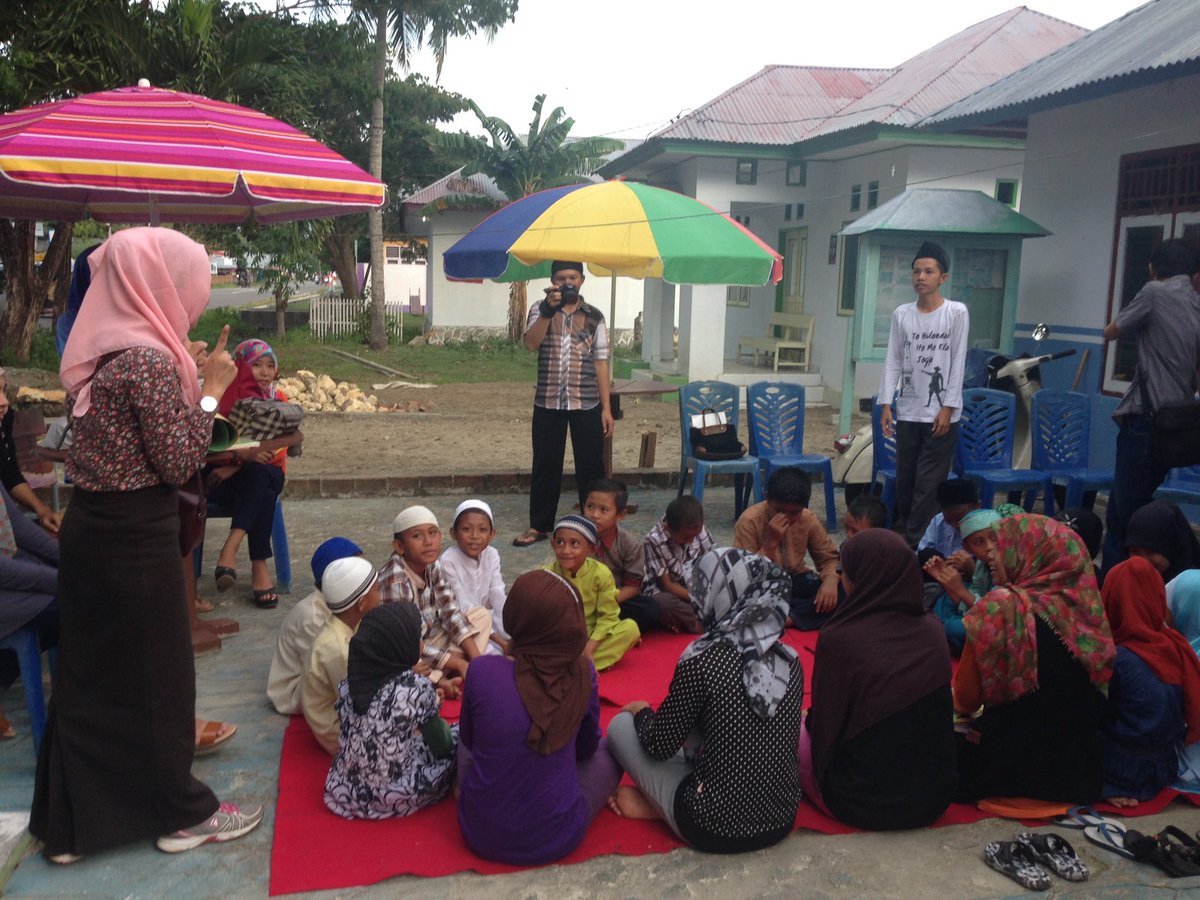 PerpusTaman's tweet photo. Senanya hari ini 19/6/2016 PerpusTaman Goes to Taman Tabongo barat dengan anak-anaknya yg luar biasa . https://t.co/csAW6Ysu1s