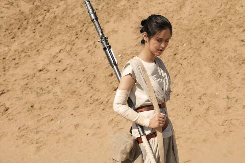 AltarielNZ's tweet photo. This is me as Rey from Star Wars,The weather is just too hot https://t.co/BmqAPk2mcZ