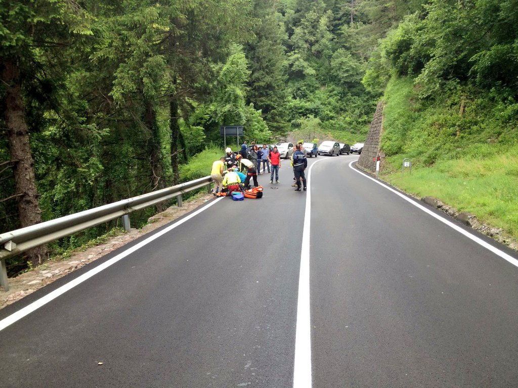 PLGiudicarie's tweet photo. Sinistro stradale sulla #SS421 #VVF Dorsino e San Lorenzo, #TrentinoEmergenza e @PLGiudicarie sul posto https://t.co/fdO710Ccga