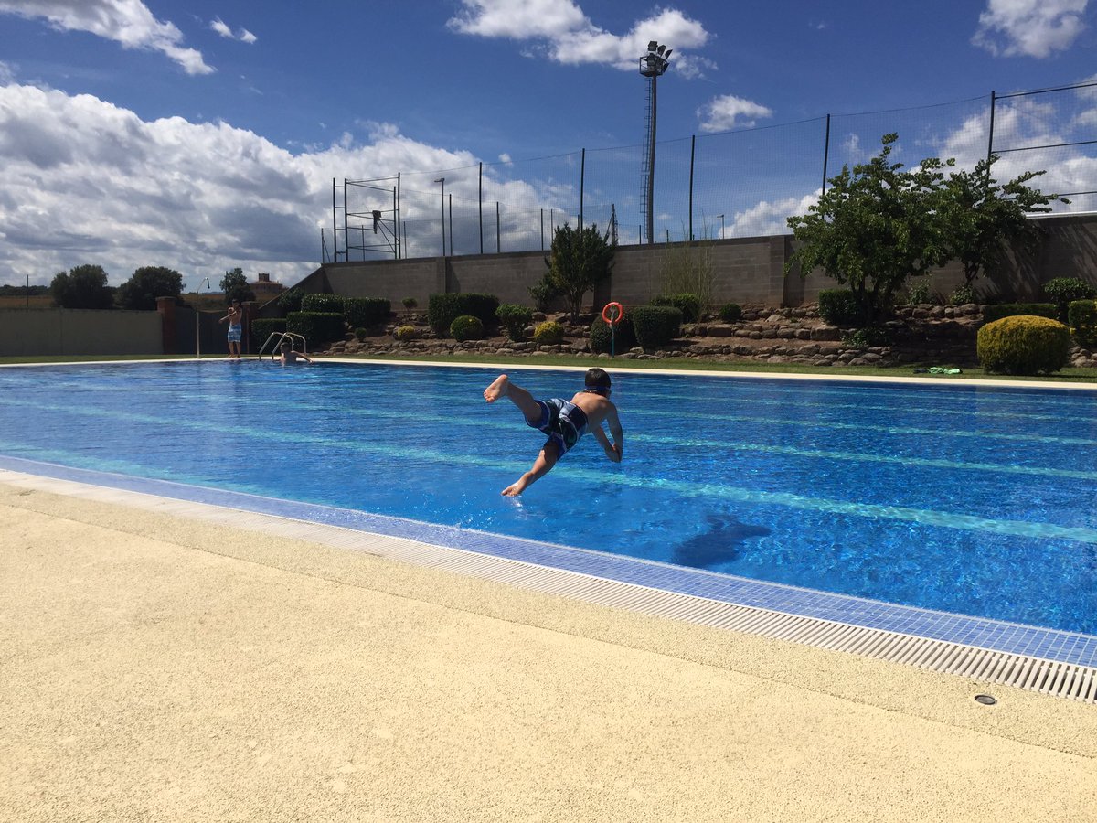 isaacperaire's tweet photo. Portes obertes a la piscina municipal #PratsdeLluçanès. #FaGoig https://t.co/flMC6K737J