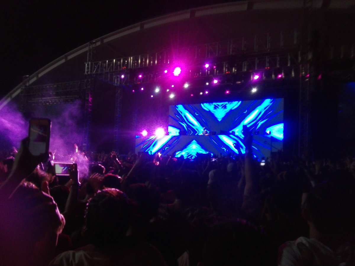 jahjahgarcia's tweet image. #VibrantFest2016 #GoWildWithPaint 💖 @cloverblue_13