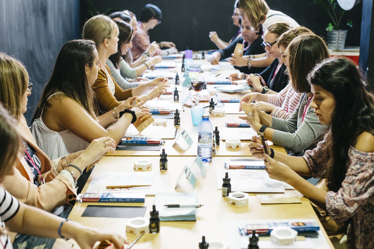 Ayer disfrutamos de una jornada 100% #DIY en el <a href="/DiyHuntersDay/">DIYHunters day</a> bit.ly/1UDOhEB