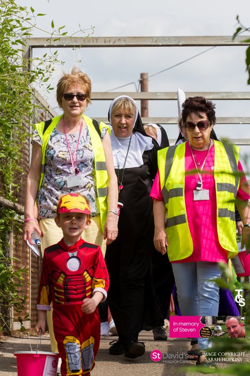 HopkinsSarah's tweet photo. Over the bridge and home #Walk4Steve! @Jhakeylew @SDFHC @Cuckooqueen @thenewporters Album.. https://t.co/lmUbxazcqk https://t.co/obz8okX42u