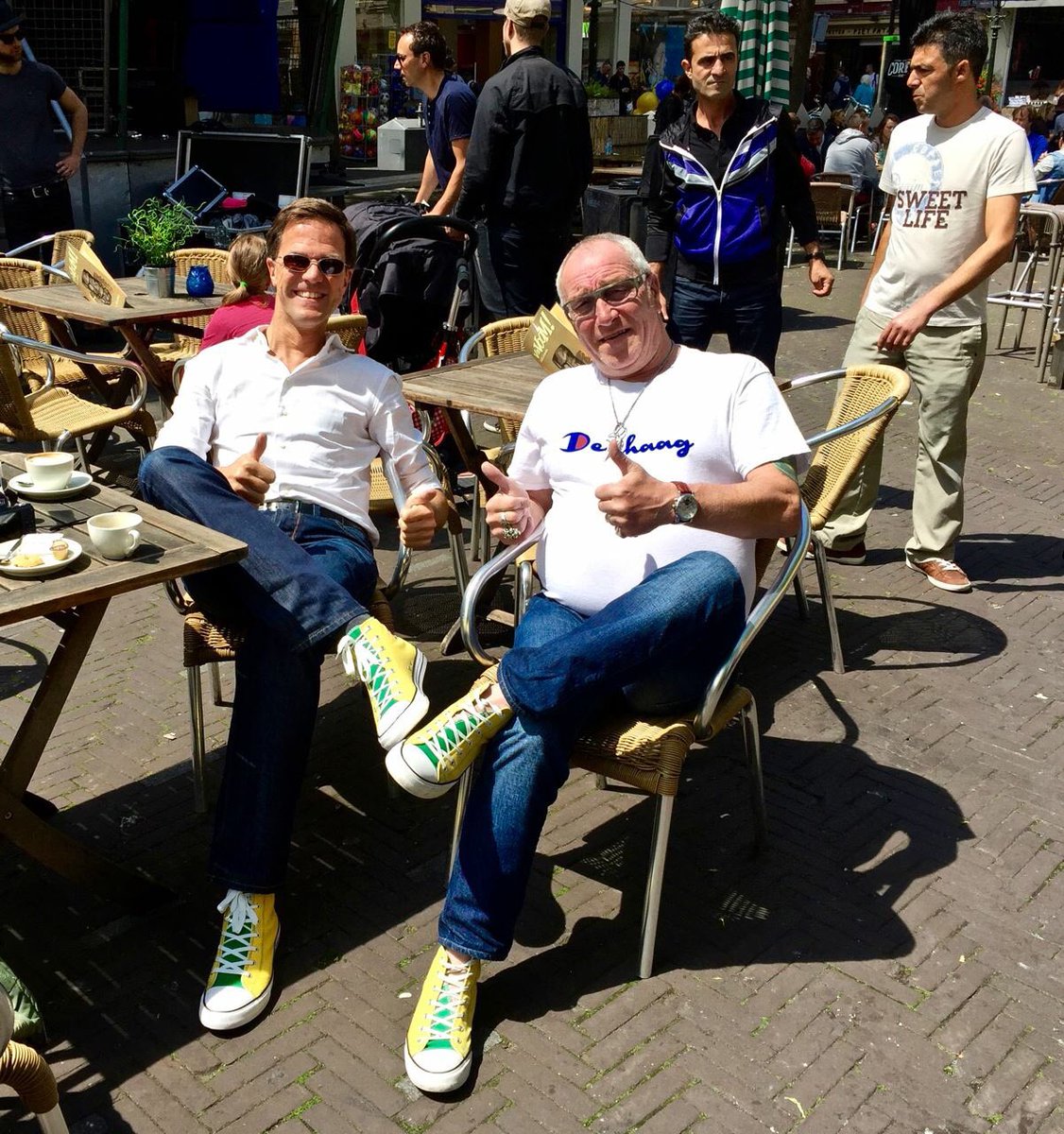 Dat is leuk om te zien De Nachburgemeester <a href="/dehaagsebom/">René Bom (De Haagse Bom)</a> met de <a href="/MinPres/">Rob Jetten</a> op stap Beiden met <a href="/parkpop/">Parkpop</a> schoenen aan 👍