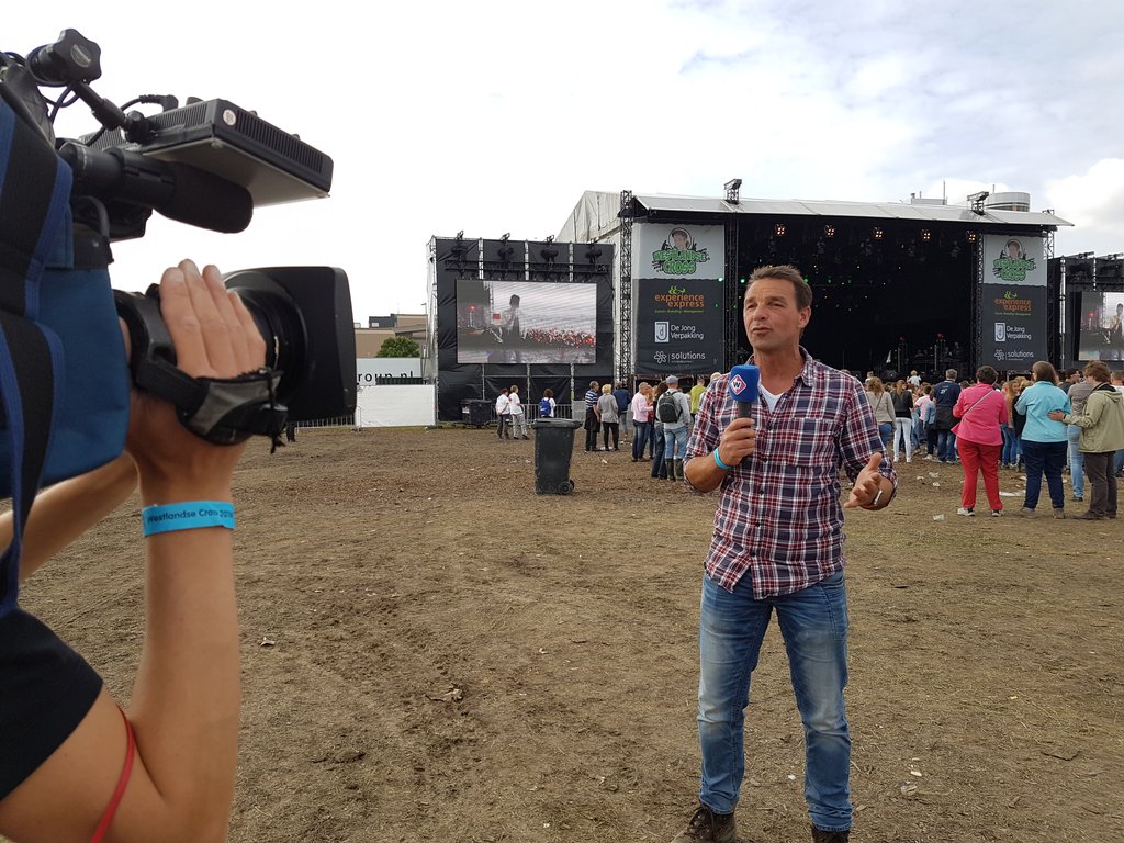 BastiaanMeijer's tweet photo. Op pad met @HermanNanninga bij @WestlandseCross #wlc16 @omroepwest https://t.co/sHZtwW9wpa