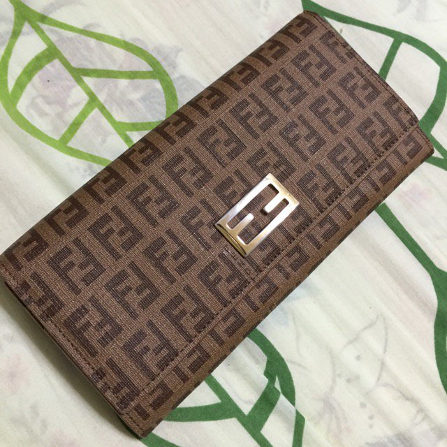 Ayane_este's tweet photo. フェンディ 財布 グッチ プラダ コーチ(￥7,500)がフリマアプリ フリルで販売中♪ #fril #フリマ https://t.co/u6OPDQ5ZVL https://t.co/Hs1nkYCixX