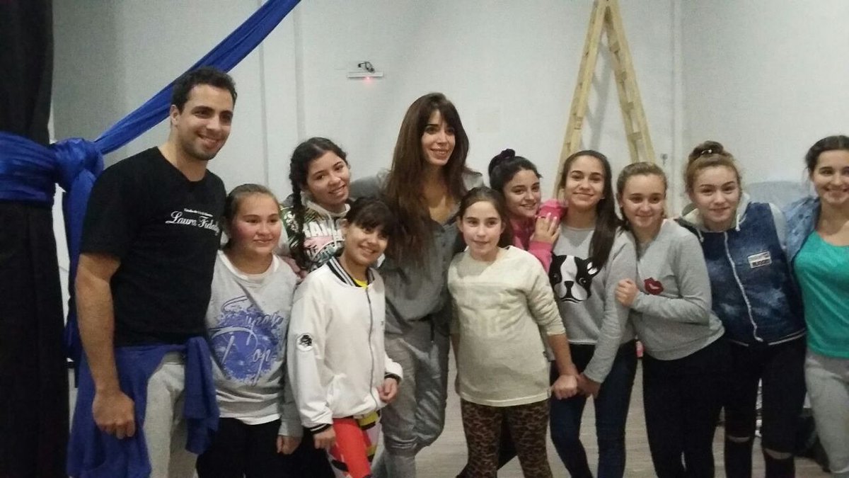 sofiiillllopez's tweet photo. Gracias @laura_fidalgook por visitarnos, por tus consejos y correcciones! 💗 https://t.co/m41XFvikSf