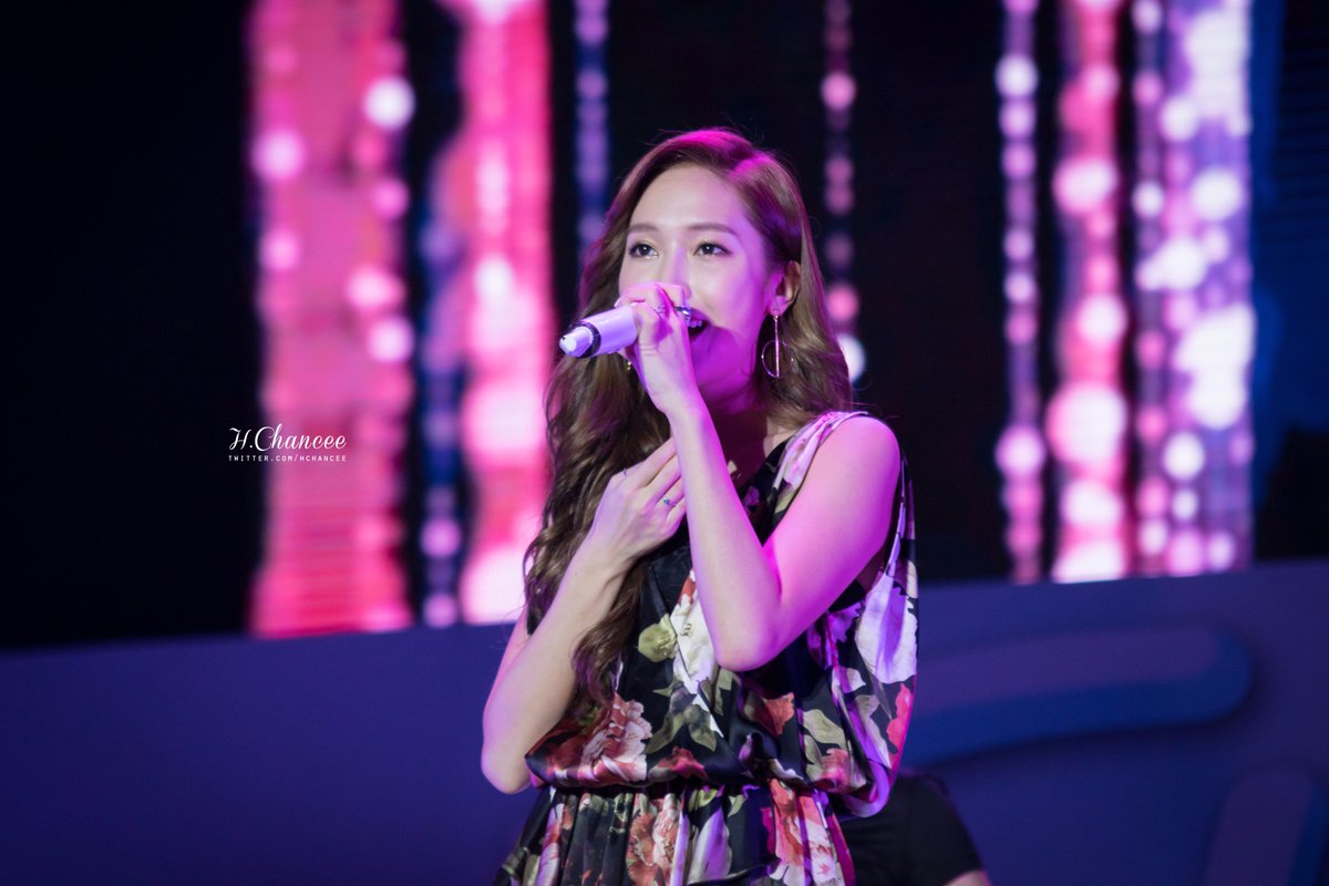 [PIC][18-06-2016]Jessica tham dự “Jessica 1St Premium Live Showcase In TAIWAN” vào tối nay ClUwiqZUgAAfCHp
