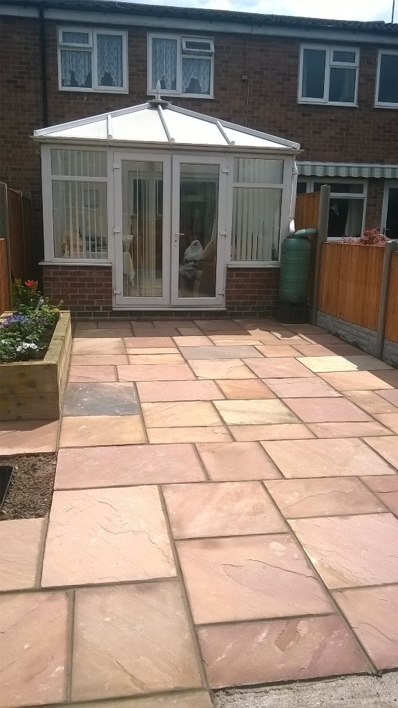 ray_poynton's tweet photo. Job complete #NaturalStoneSlabs #ClosedBoardFencing #BurtonOnTrent #Derby #RT https://t.co/420Ofa8I8P