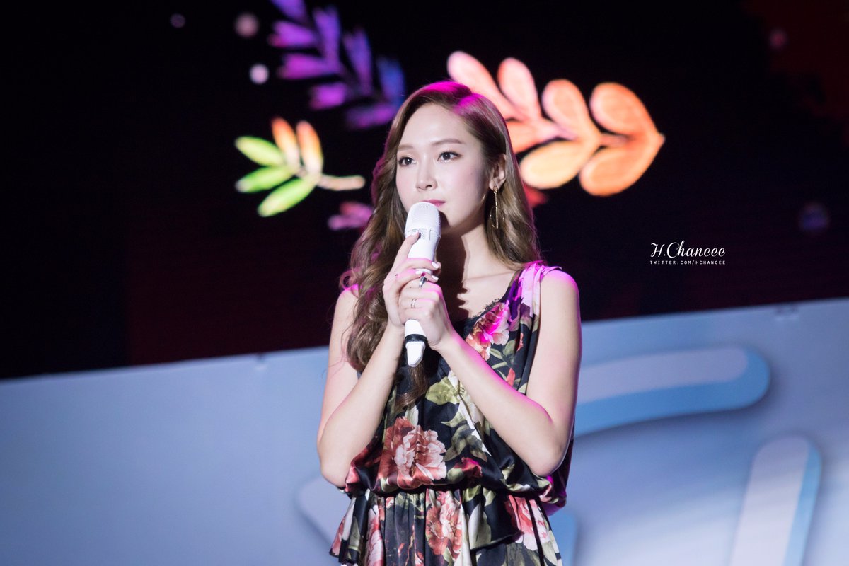[PIC][18-06-2016]Jessica tham dự “Jessica 1St Premium Live Showcase In TAIWAN” vào tối nay ClUxBX2UsAARlf8