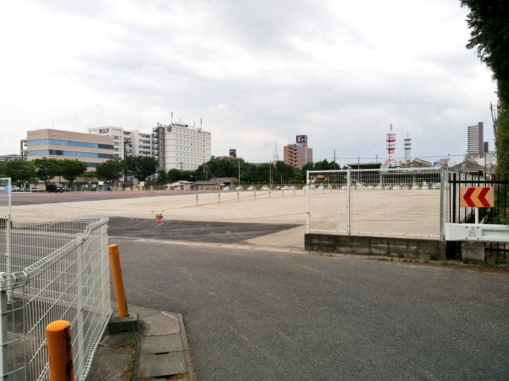 O Xrhsths 君乃 山 号 タト Sto Twitter タイムズ ポート郡山駅東口 先日郡山駅東口付近の某店舗跡建物が解体更地化 急ピッチで舗装されパーキングに 当敷地は近年ヨークベニマルが買収 本社移転が囁かれ 保土谷化学と隣接 駅裏一体的開発始動までの遊休地活用