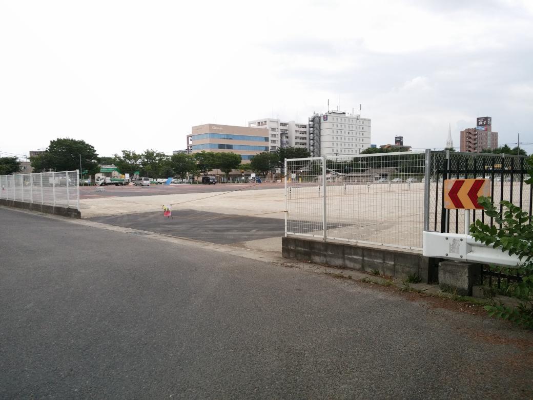 O Xrhsths 君乃 山 号 タト Sto Twitter タイムズ ポート郡山駅東口 先日郡山駅東口付近の某店舗跡建物が解体更地化 急ピッチで舗装されパーキングに 当敷地は近年ヨークベニマルが買収 本社移転が囁かれ 保土谷化学と隣接 駅裏一体的開発始動までの遊休地活用