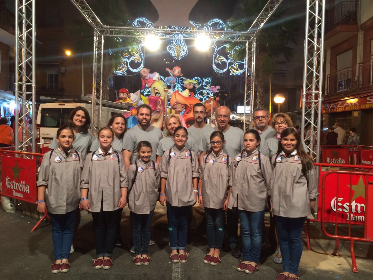 #BelleadelFoc ha venido a visitarnos ¡Muchas gracias por la visita! <a href="/HogueraCAltas/">H. Carolinas Altas</a> #fogueres2016 #hogueras2016