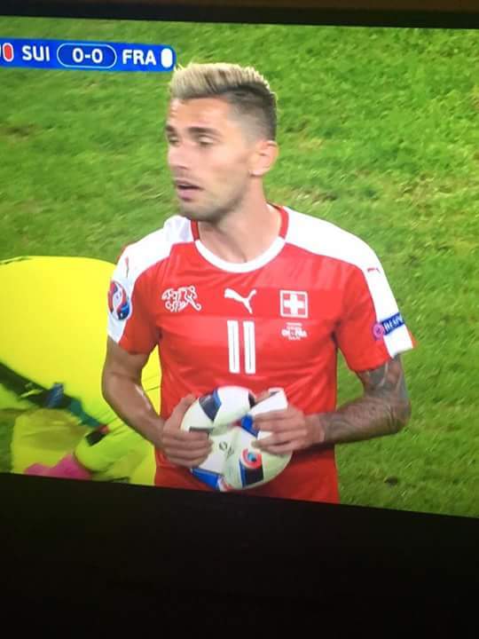 3_chleuh's tweet photo. Aprer avoir exploser le ballon , le joueur aurait crier AALLAH U AKBAR !  #TweetCommeLEquipe https://t.co/H4f7O0s8Gf