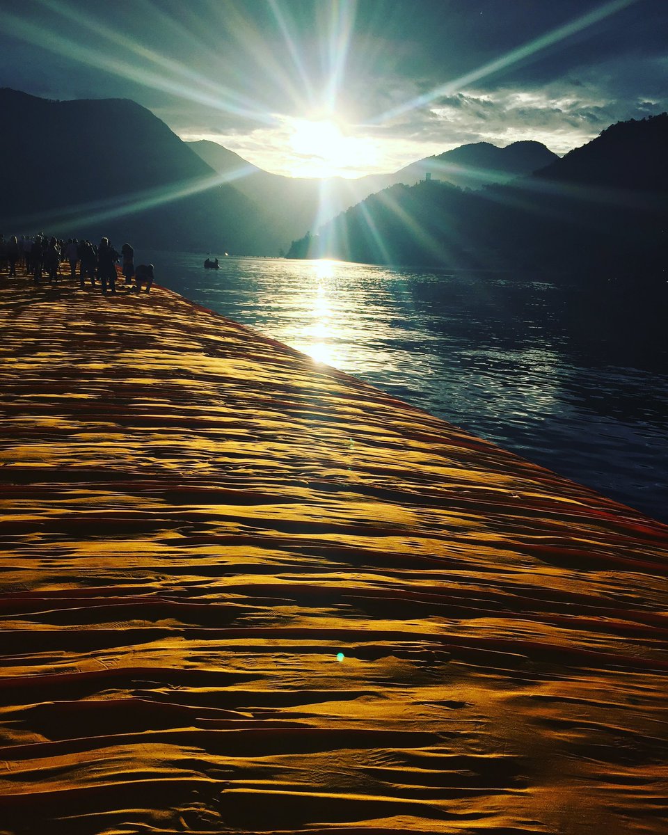 stemenghetti's tweet photo. Il tramonto da qui è speciale #TheFloatingPiers #solocosebelle #christo ci hai fatto sognare oggi 💛grazie https://t.co/Sh2SpoRJ7V