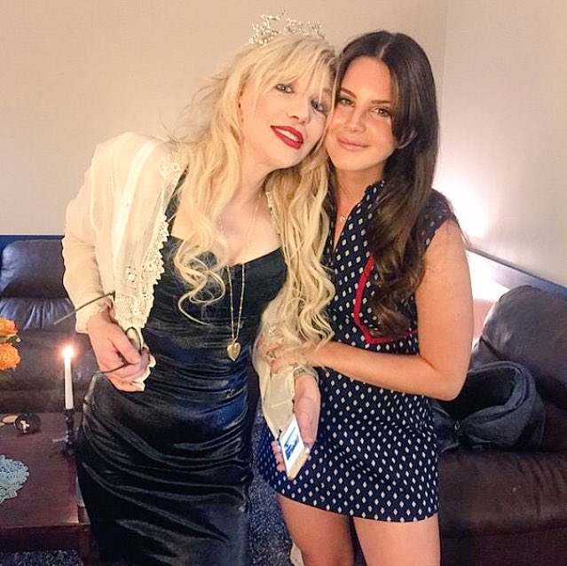 DelReyImage's tweet photo. Lana Del Rey &amp; Courtney Love backstage during the Endless Summer Tour https://t.co/TUqAe44gwq