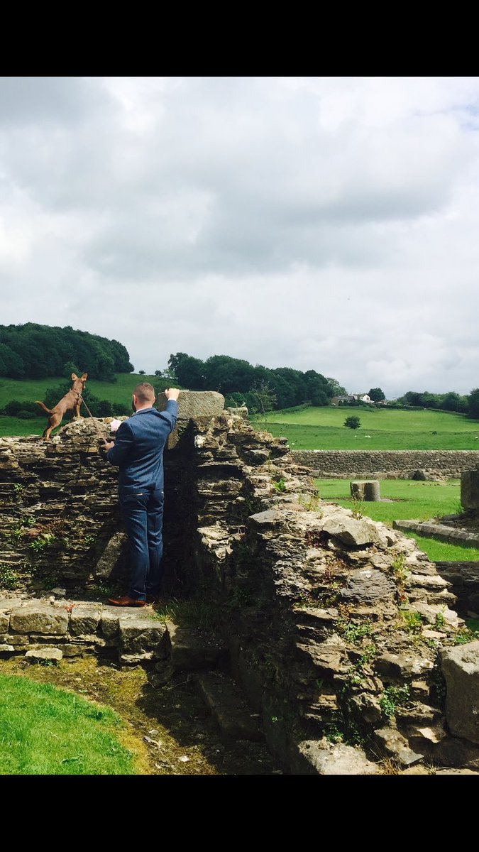 LWBmagazine's tweet image. #weddingoclock #SneakPeek of the cover shoot for the #SS17 @LWBLittleWhite magazine @Converse 👰🏻🎩💕