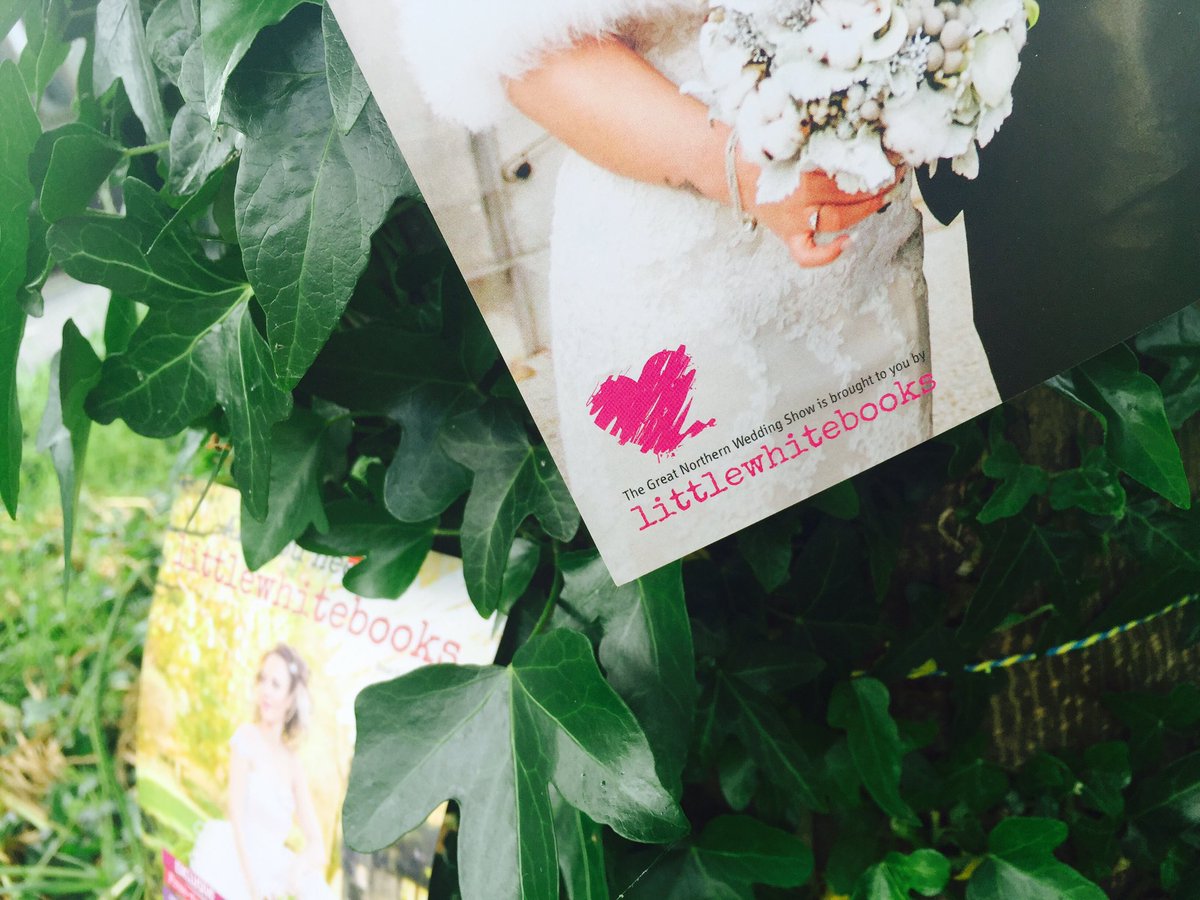 LWBmagazine's tweet image. #weddingoclock #SneakPeek of the cover shoot for the #SS17 @LWBLittleWhite magazine @Converse 👰🏻🎩💕