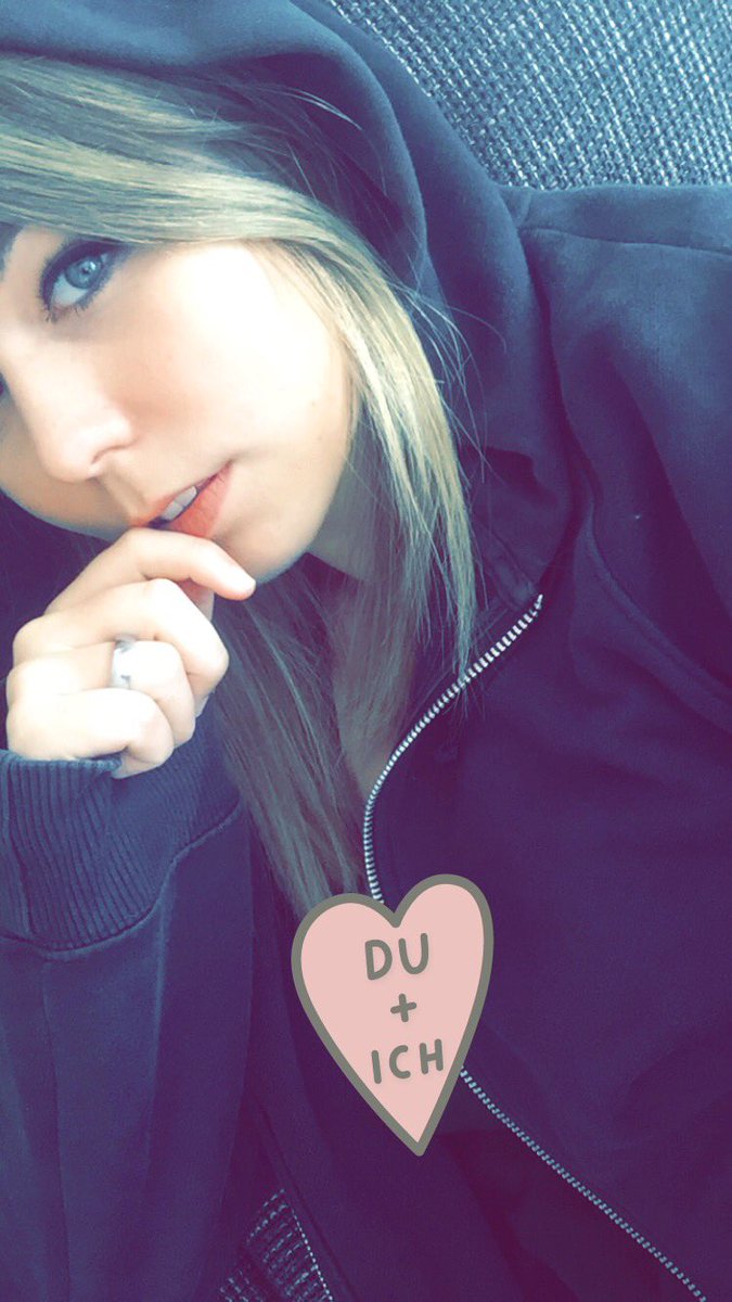 MarieDnm's tweet photo. His jacket tho 🙄 https://t.co/1SyV6tQDWQ