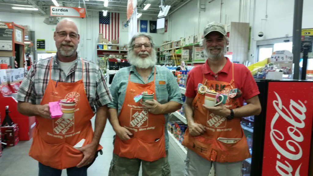 SarbGill01's tweet photo. Employee committee recognizing all of the amazing dads working on Father's Day! Happy Father's Day!! #pacnorthproud https://t.co/KAGo8p4Y0L