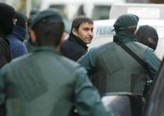 ArnaldoOtegi's tweet photo. Hola Iker Jimenez @navedelmisterio , a mi también me abdujeron unos hombrecillos verdes #CuartoMilenio https://t.co/npCKsYcysx