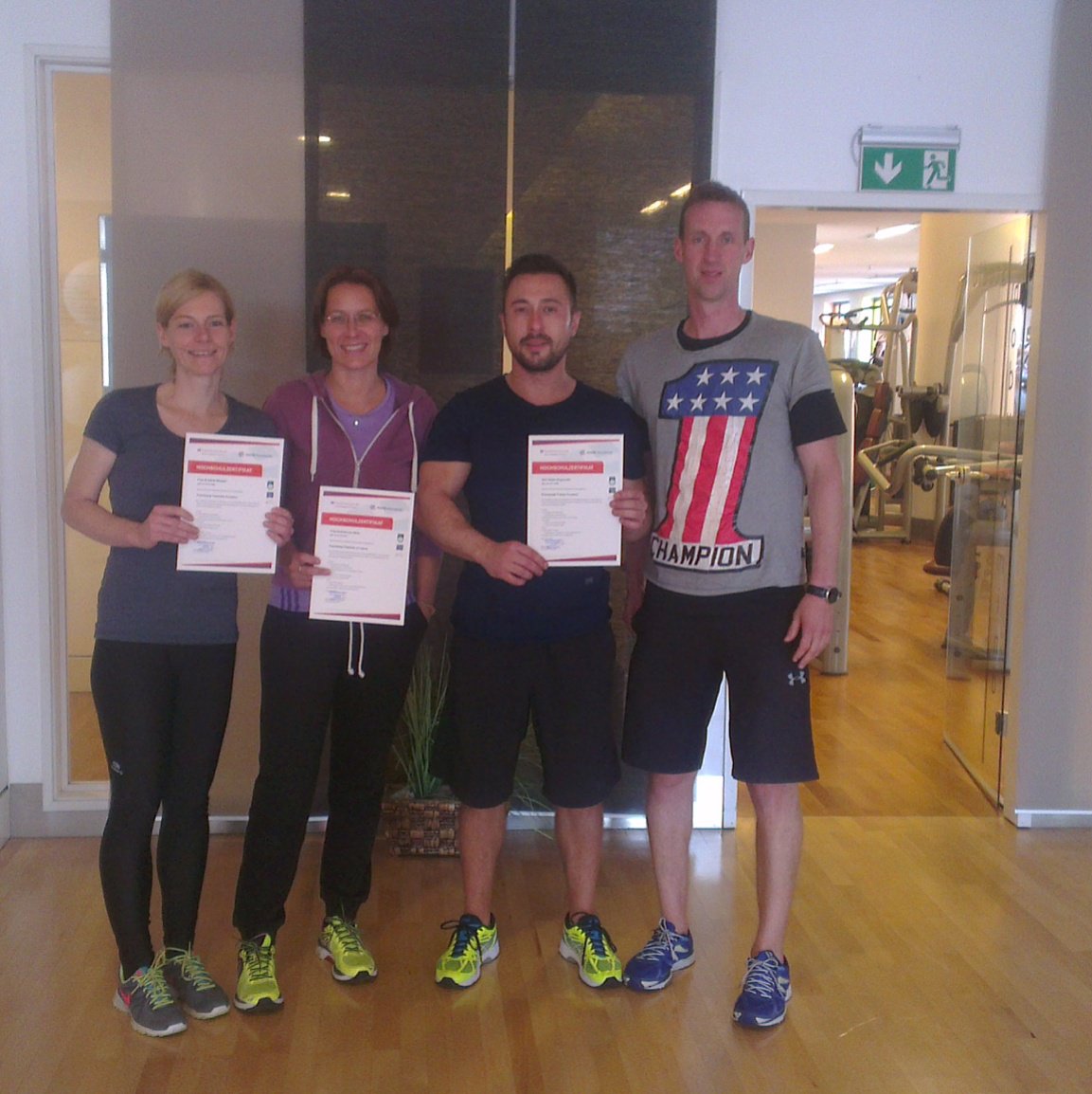Erfolgreicher Lehrgang Functional Trainer A-Lizenz. Herzlichen Glückwunsch an die Teilnehmer! Holmes Place Köln.
