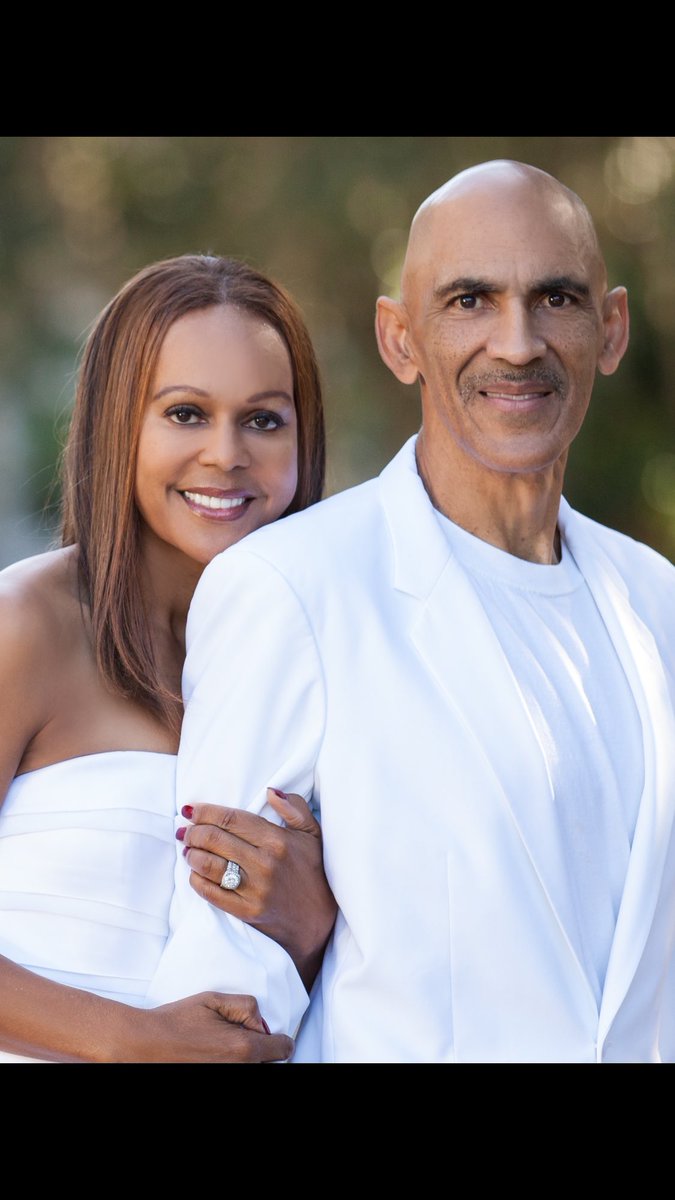 TonyDungy's tweet photo. In addition to being Father's Day it is also my anniversary. 34 years with my beautiful wife Lauren. What a blessing https://t.co/kRYzkYQp91