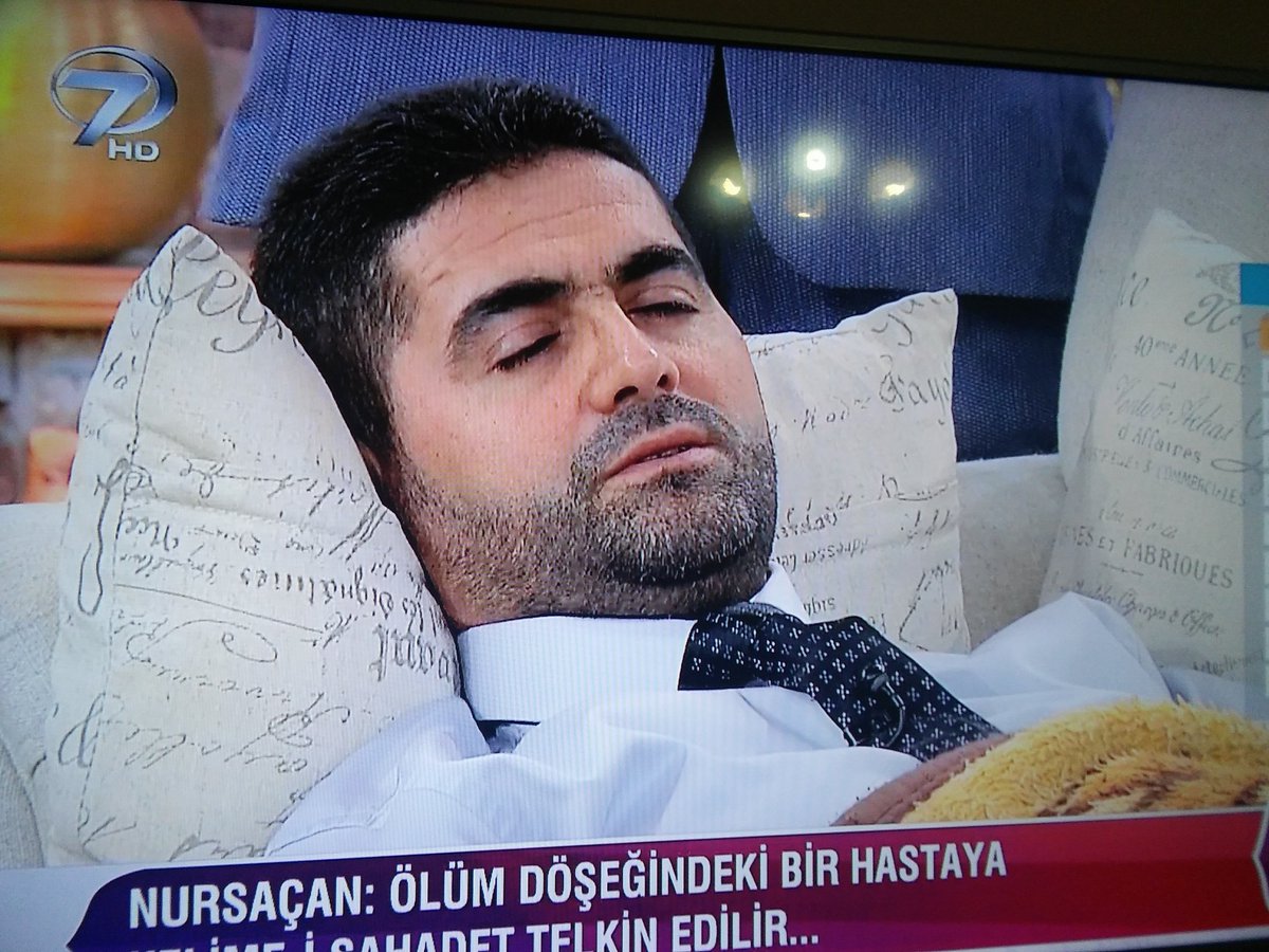 KurtissDonalddd's tweet photo. Adam canlı yayında ölüyor yasin okuyorlar başında muazzam canlandırma tek kelimeyle muazzam https://t.co/sdr2T6gM2M