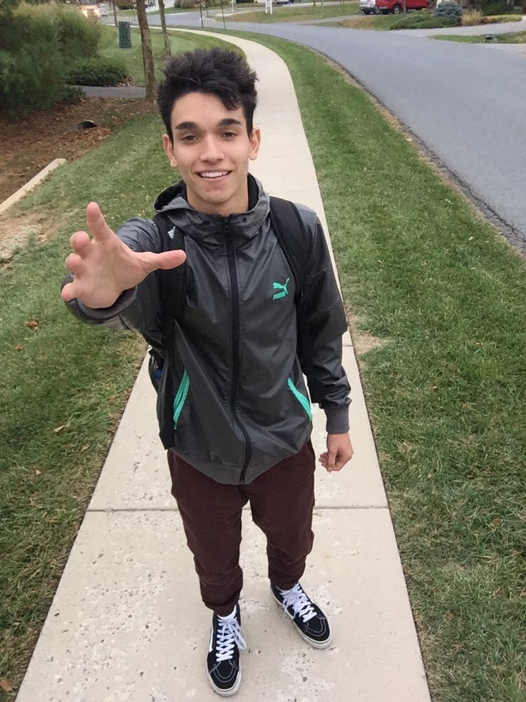 Lucasdobreedits's tweet photo. imagine him reaching to hold your hand 💖 @DobreLucas https://t.co/grabWGfnew