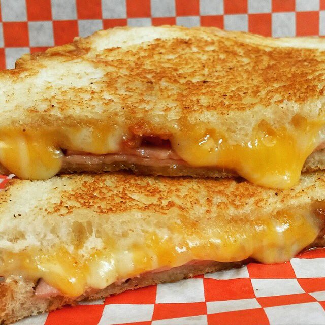 GoodahTruck's tweet photo. Heading to #LdnBeerBBQ with Dad? Bring him by for a grilled cheese #perfectwithbeer #whatisntthough @WesternFair https://t.co/2xmF6EIOvp