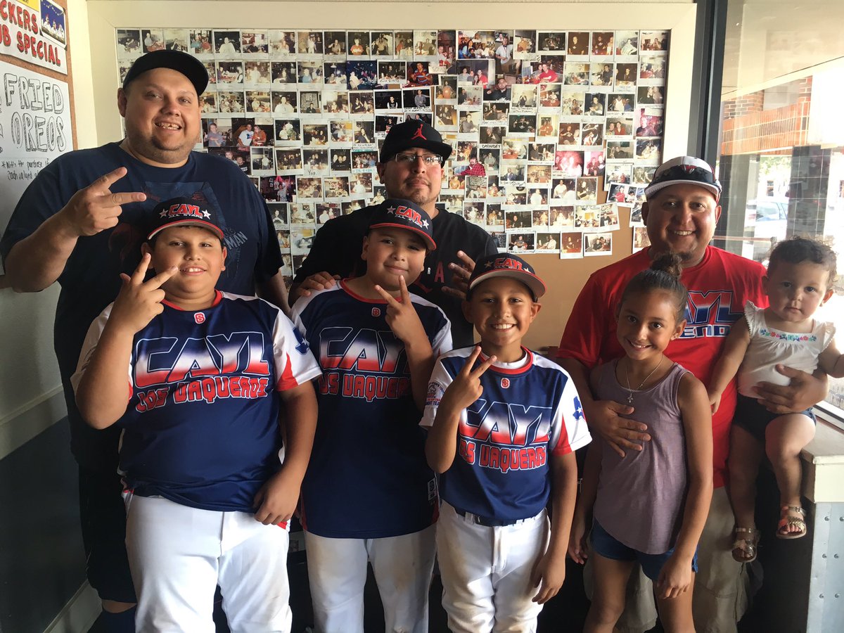 Bycha221l2's tweet photo. Father's Day lunch after a championship game⚾️💙 https://t.co/0iIOPknawh