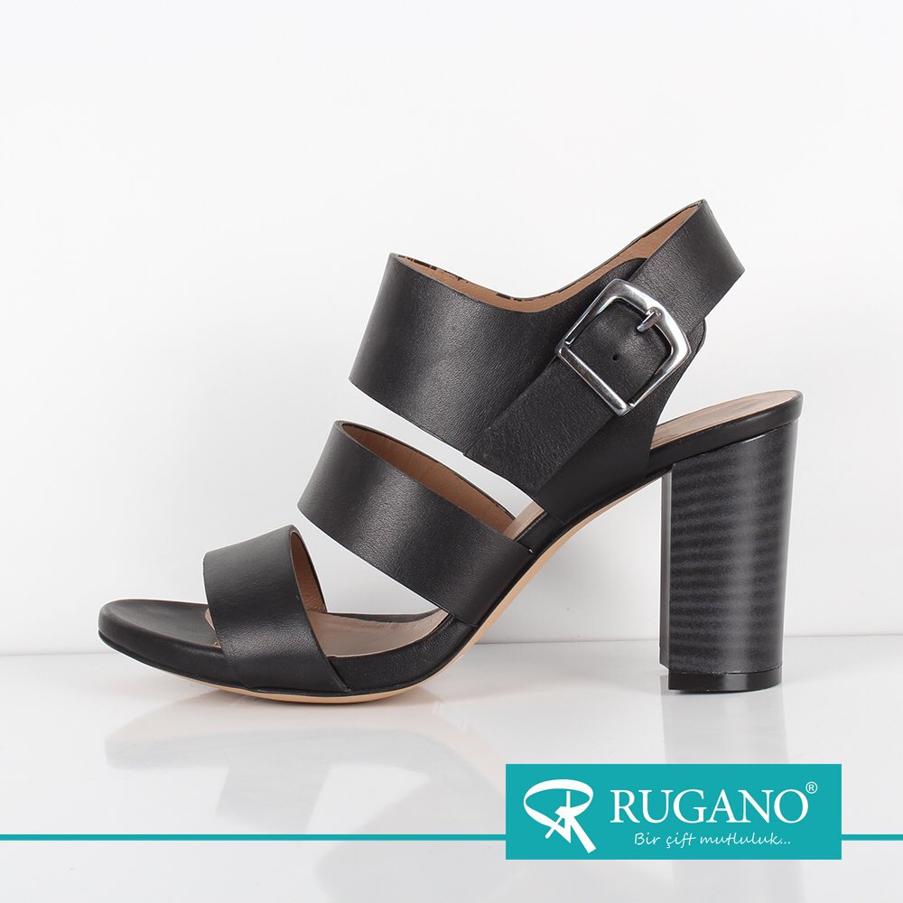 Sıcak yaz akşamlarında şıklığınızı Rugano ile tamamlayın.