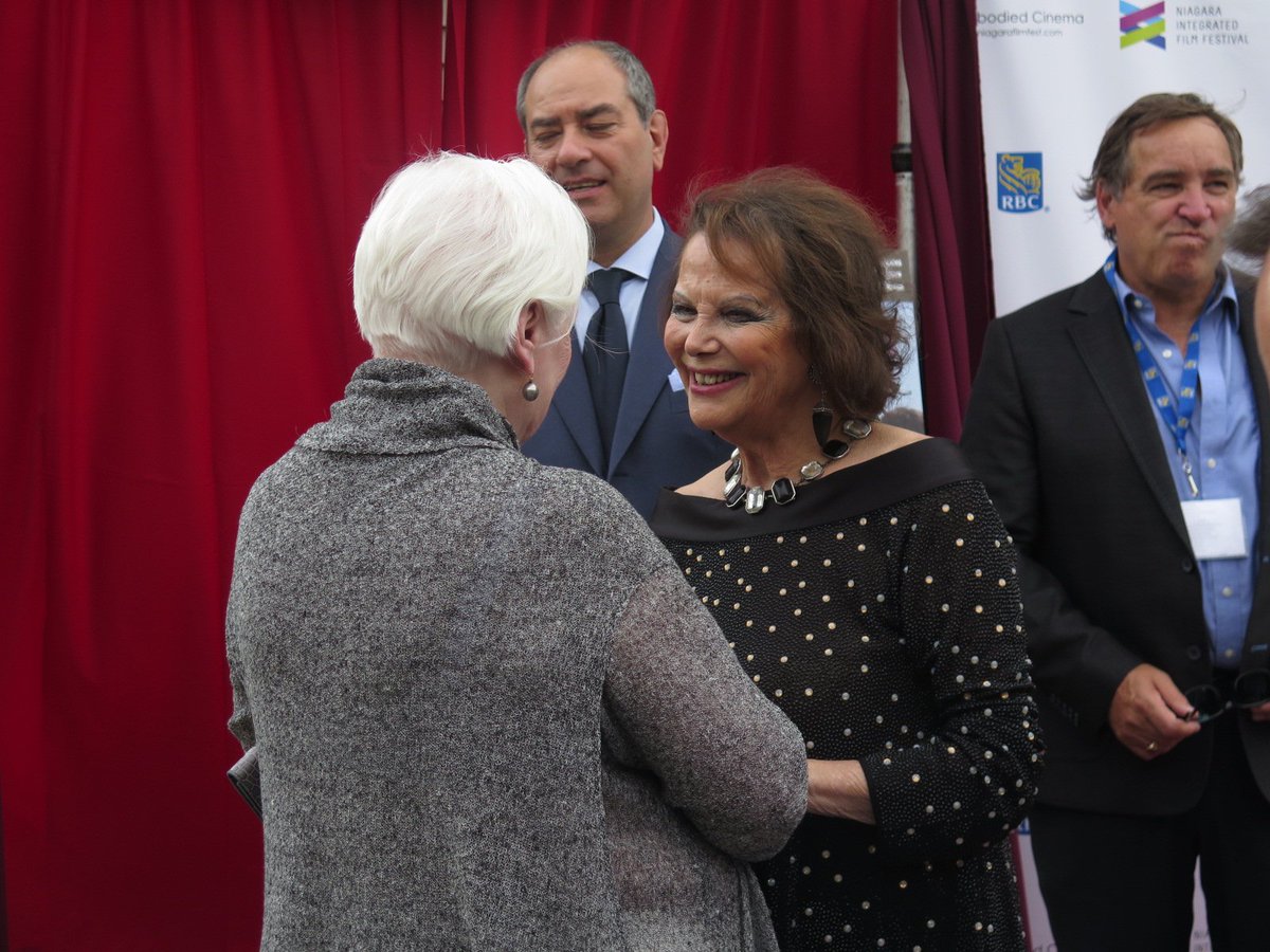 Wonderful to have met actress &amp; UN goodwill ambassador
 #ClaudiaCardinale last night at <a href="/niagarafilm/">NIFF</a>.