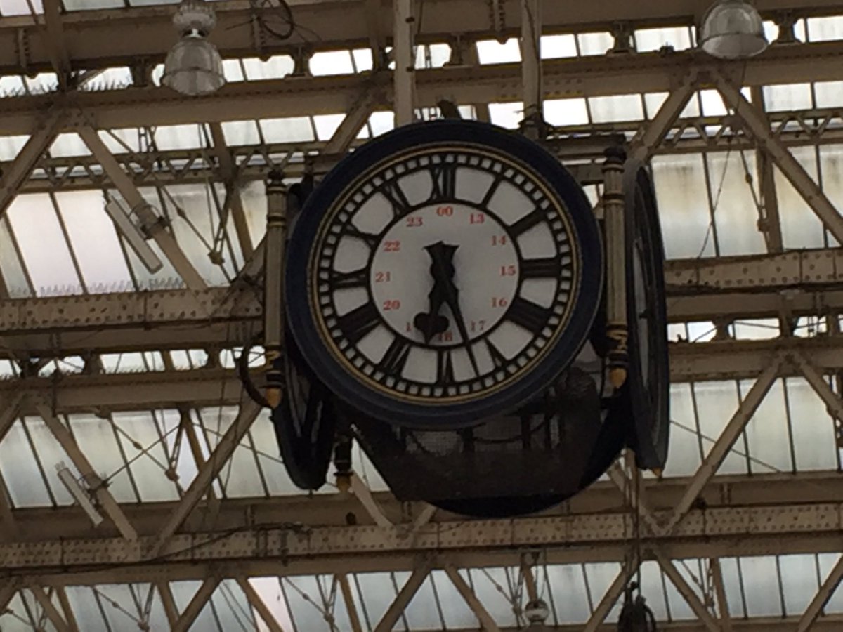 BiffaBacon1's tweet image. I&apos;ve been given instructions to meet under here. #BriefEncounter #OnlyFoolsAndHorses #CloseEncountersOfThe3rdKind