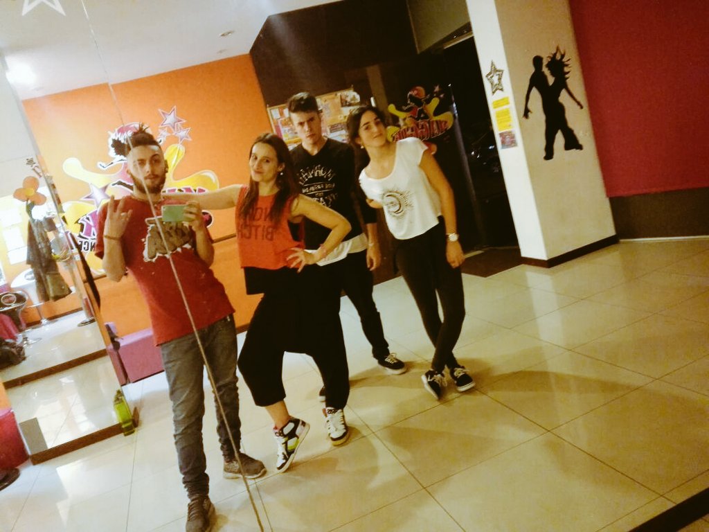 Vapae_oficial's tweet photo. En unos días estrenamos nuevo vídeo de Vapae 🎉📽
Estás listo? 😄
#Sorry 🎧🎤
#Maggik-Dance https://t.co/HmFCQFDgHH